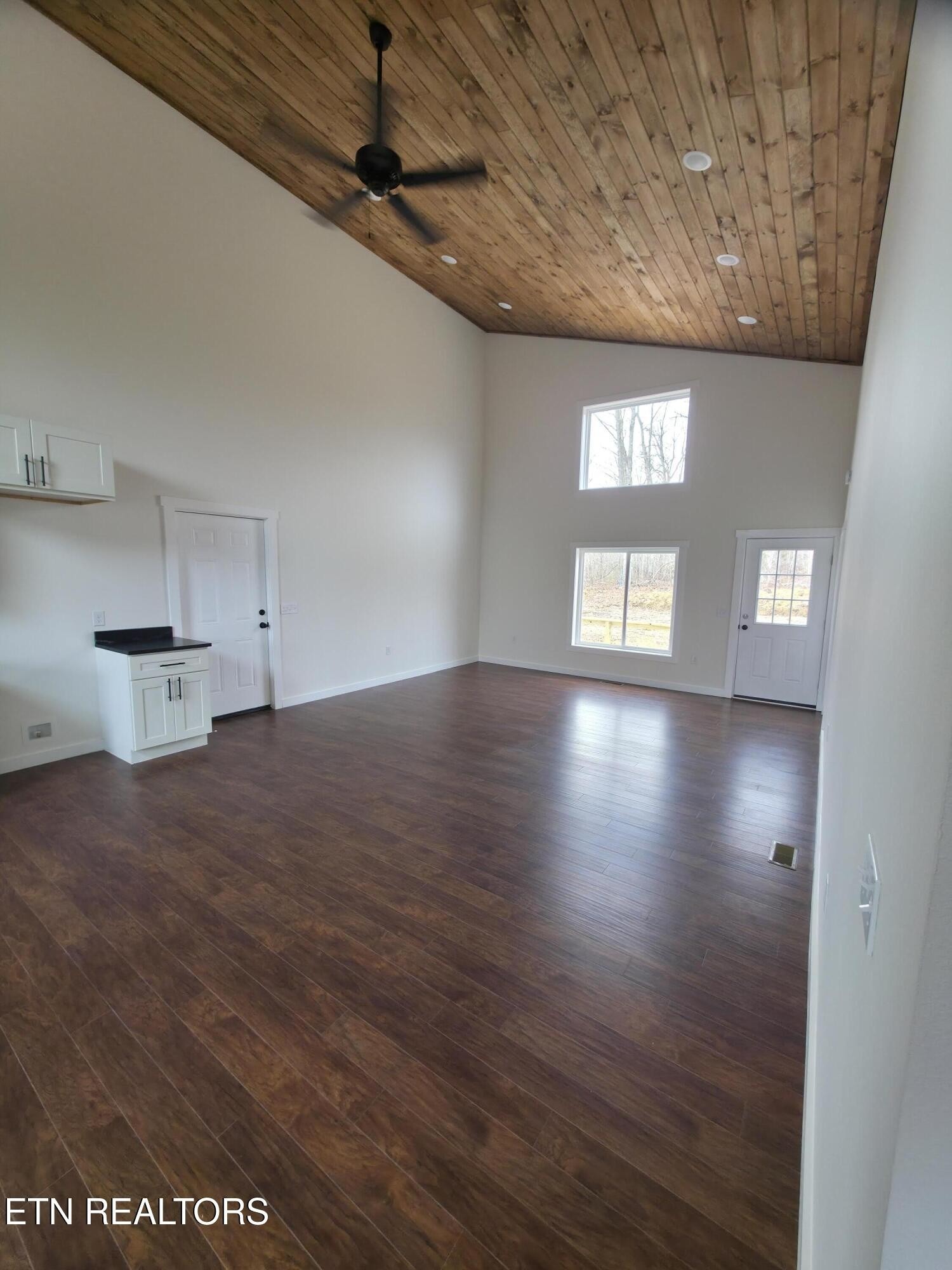 Diego Dr, Crossville, TN 38572