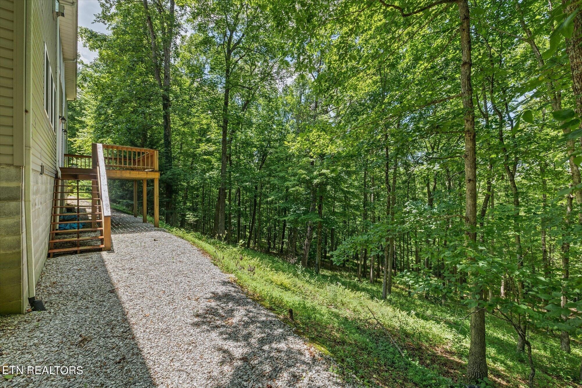 Creek Dr, Monterey, TN 38574