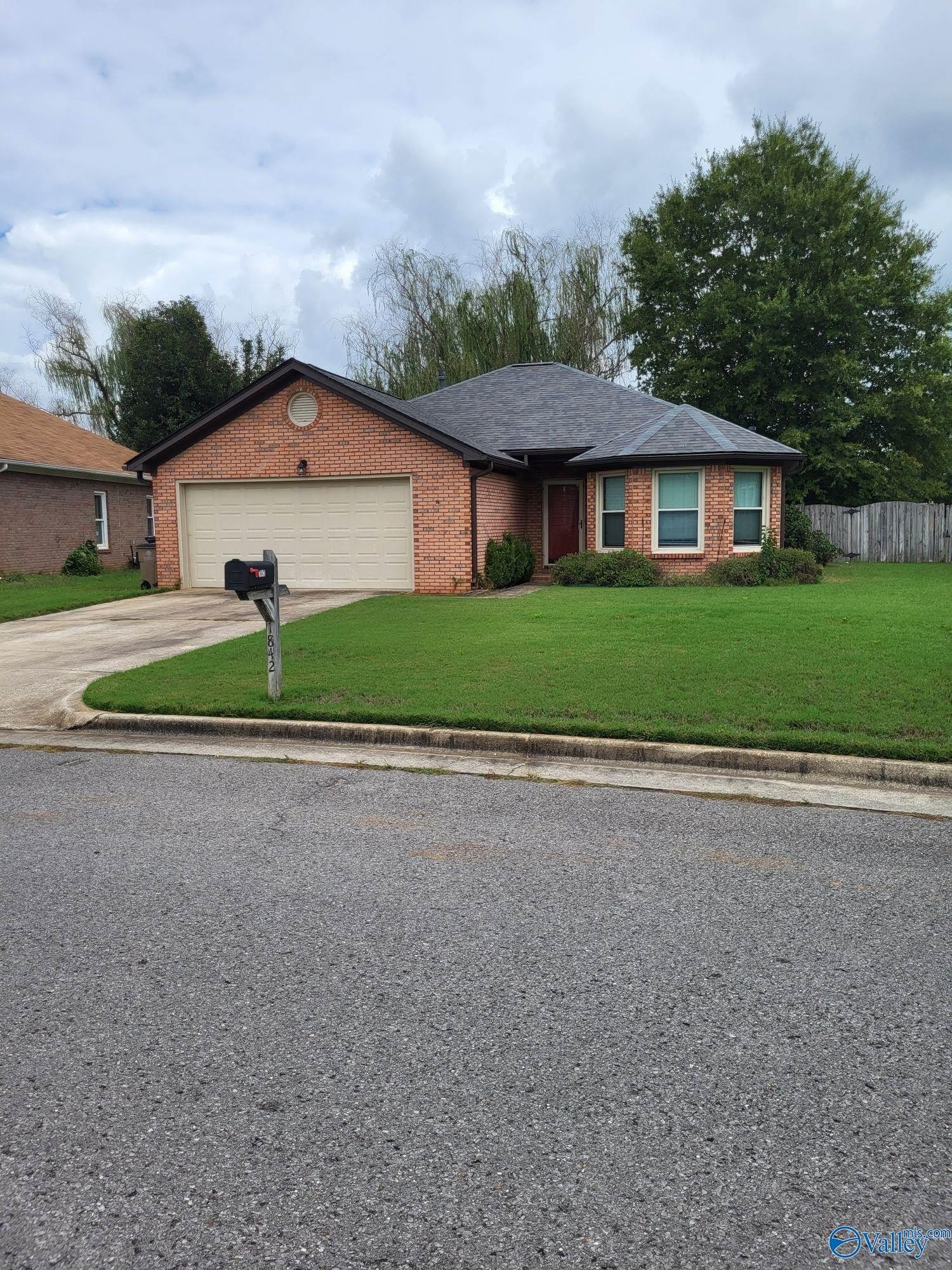 Scobee Ave, Decatur, AL 35603