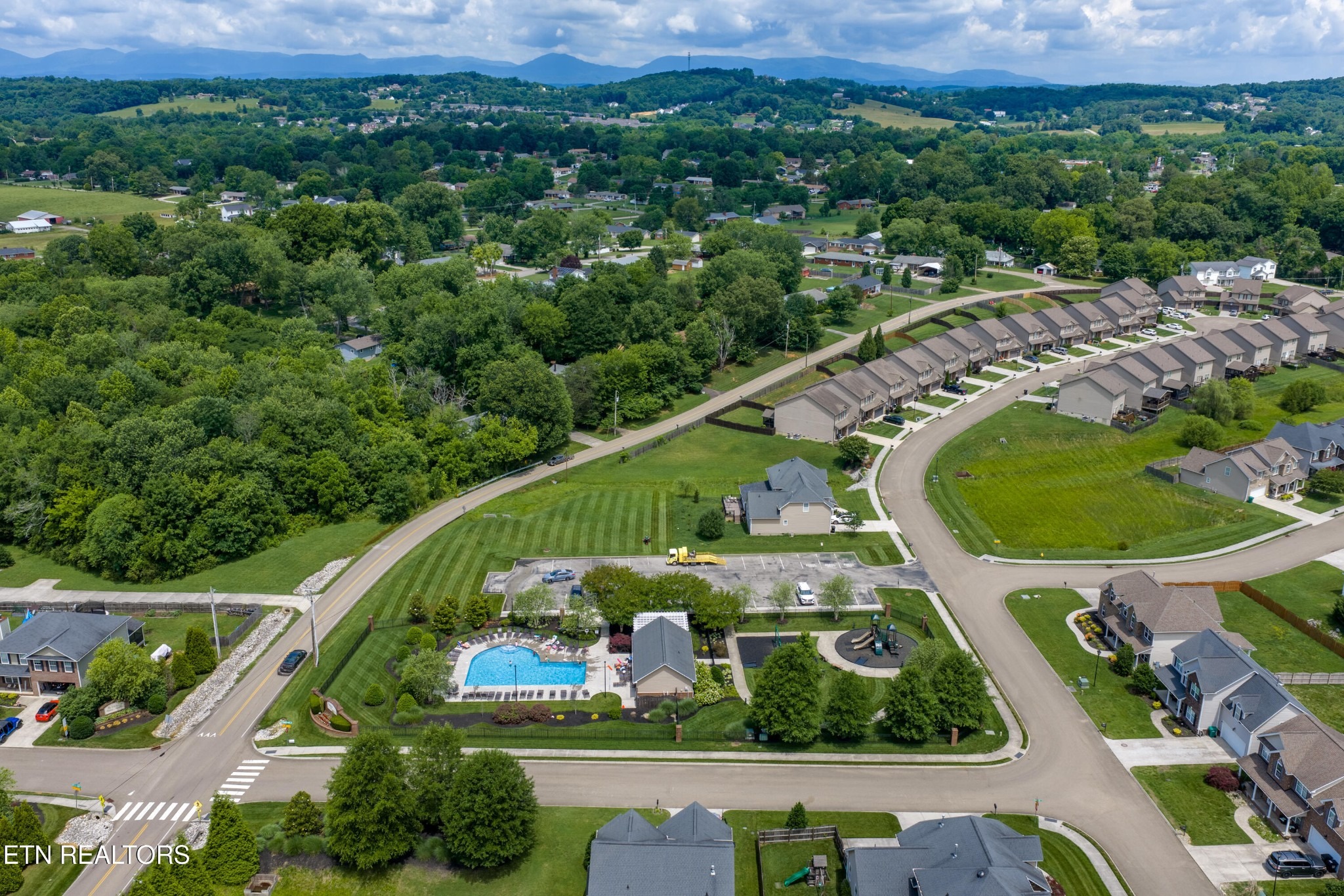 Sweeping Rain Ln, Knoxville, TN 37931