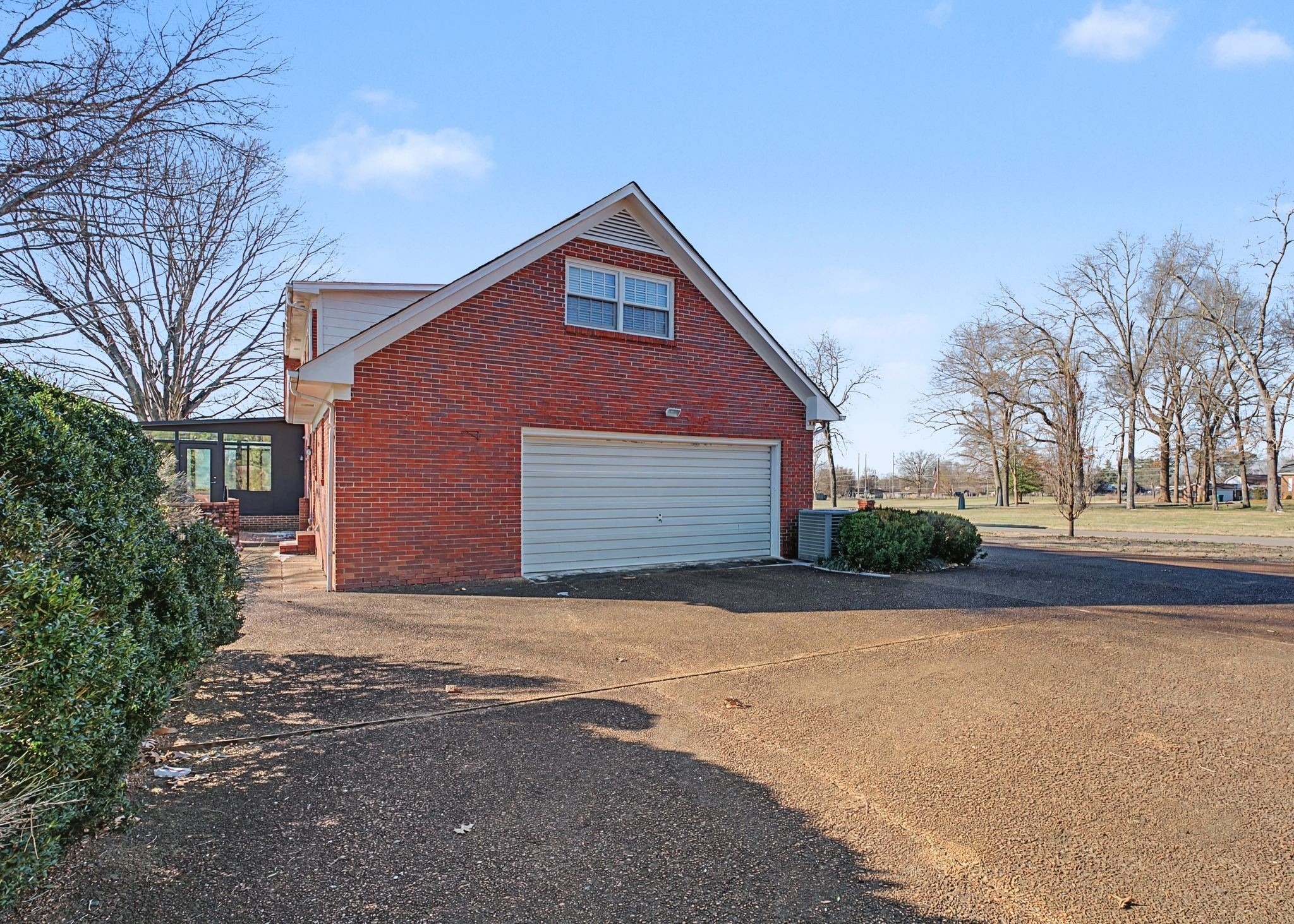 Toben Ter, Lawrenceburg, TN 38464