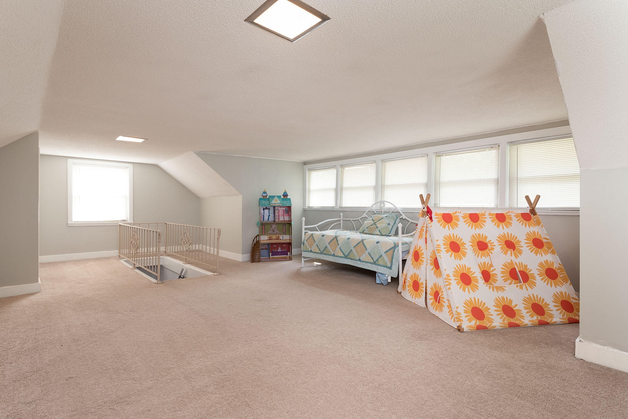 Hillcrest Dr, Knoxville, TN 37918