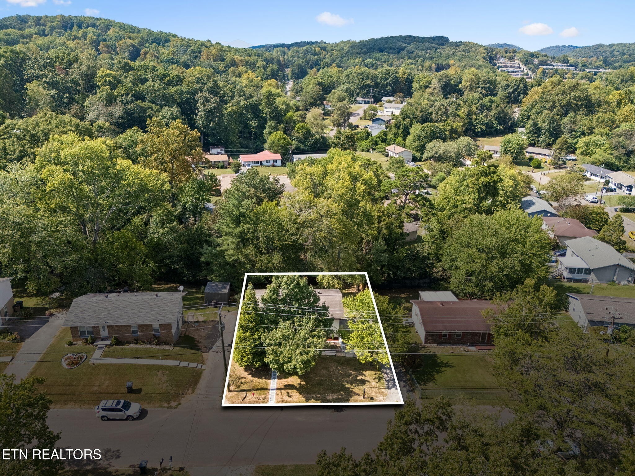 Shrewsbury Dr, Knoxville, TN 37921