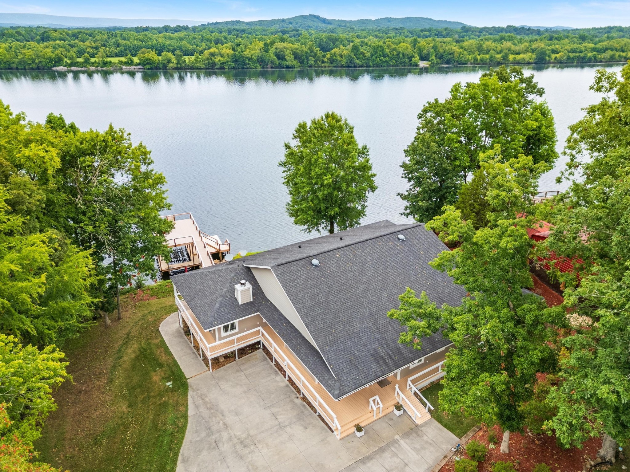 Lakewood Circle Dr, Decatur, TN 37322