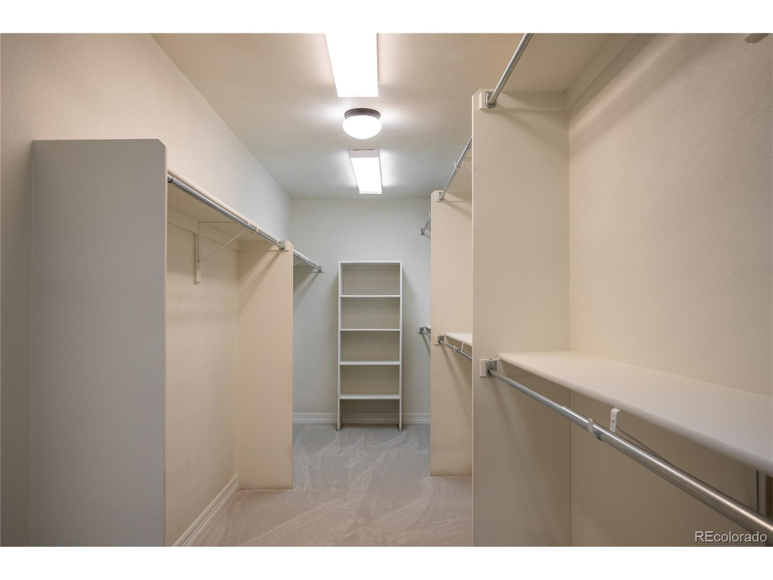 Robertsdale Ct, Aurora, CO 80016