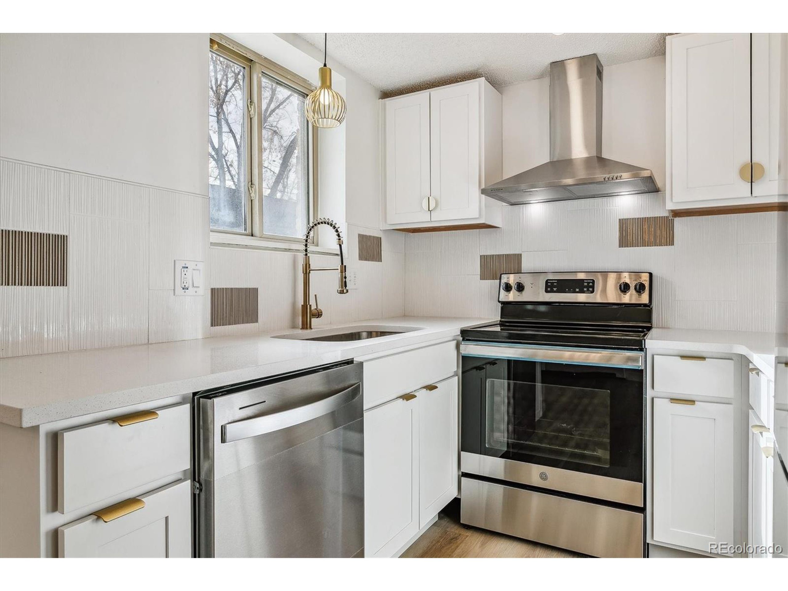 9th Ave, Lakewood, CO 80214