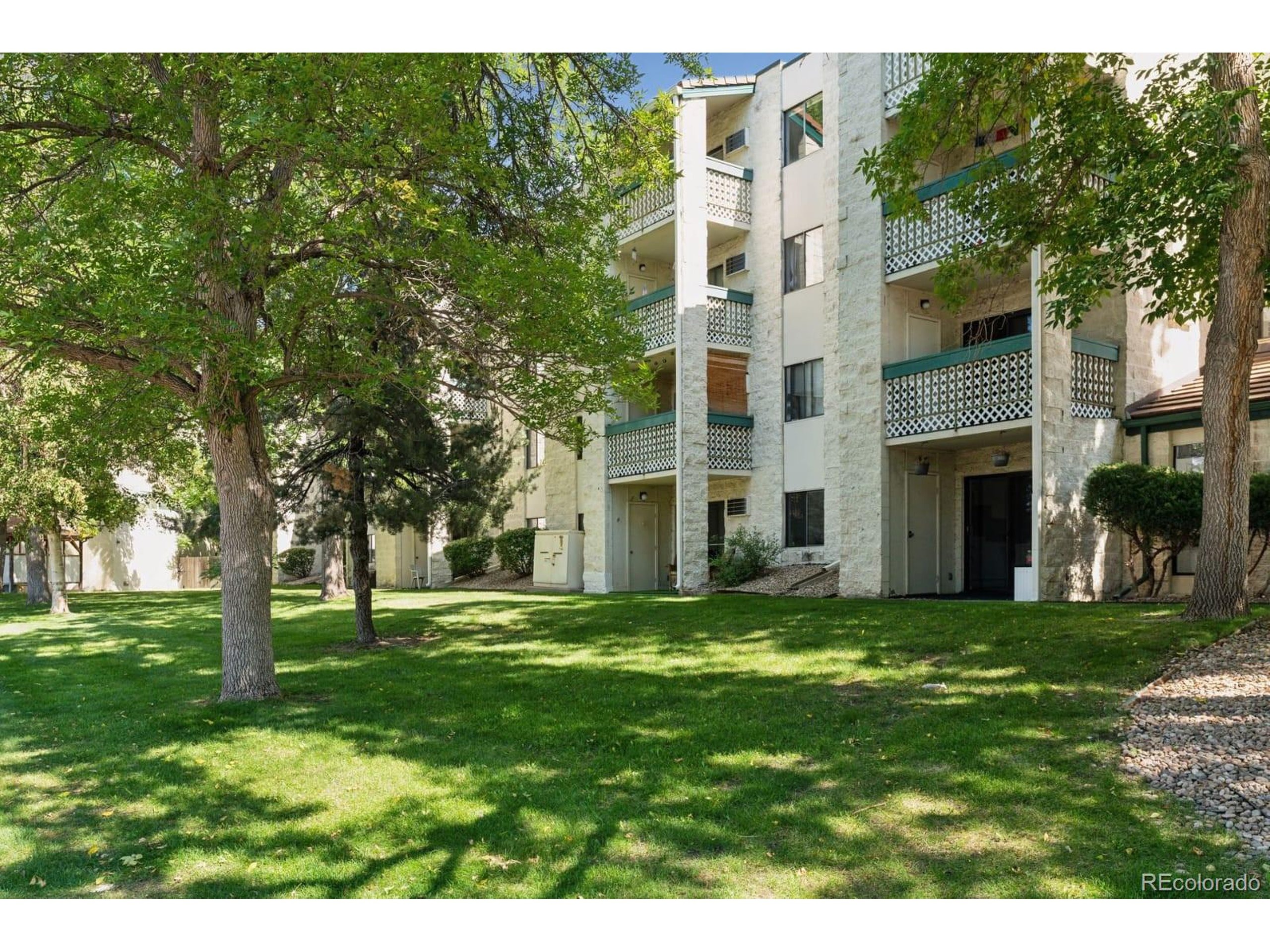 38th Ave, Wheat Ridge, CO 80033