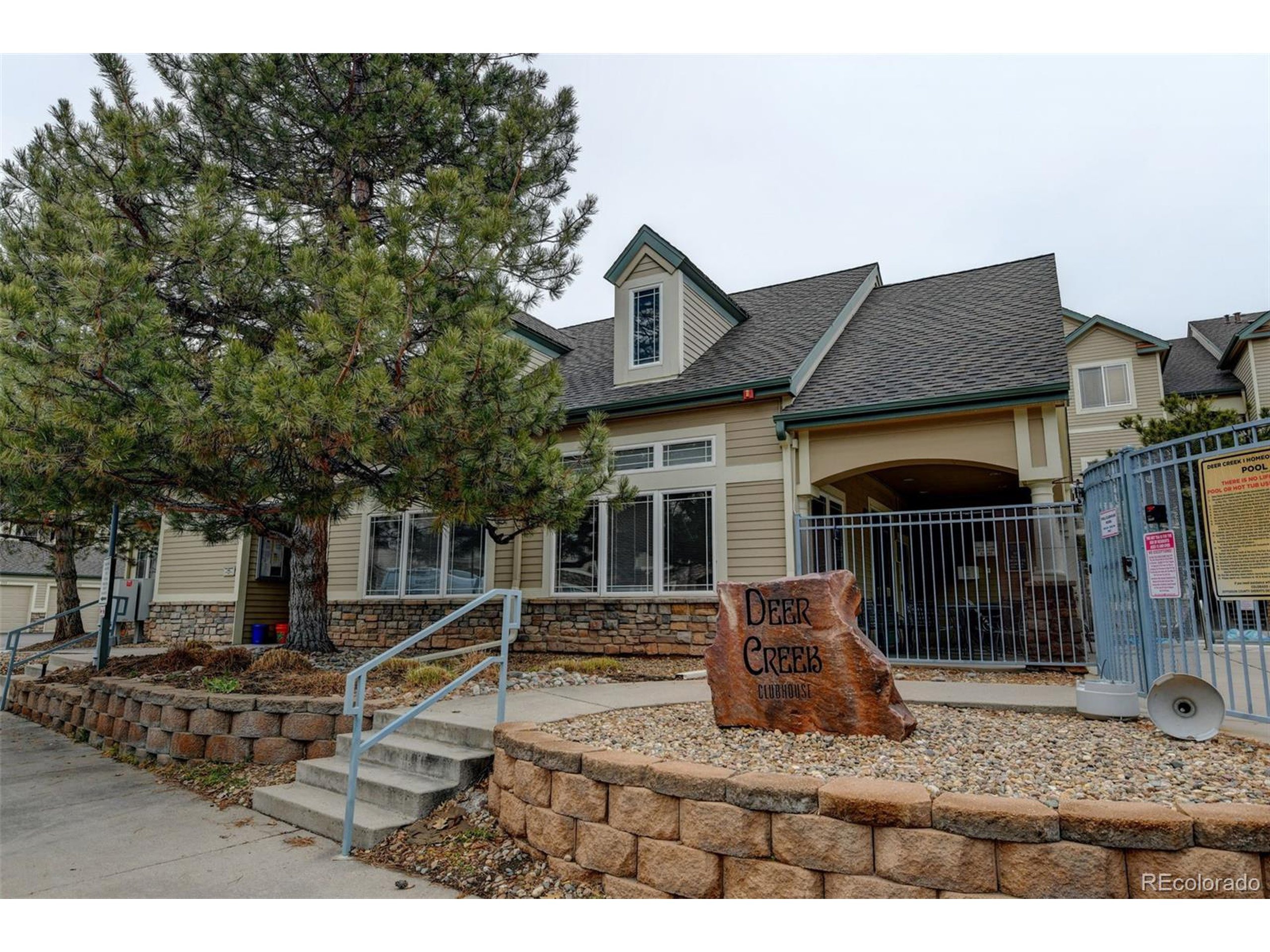 Independence Cir, Littleton, CO 80128