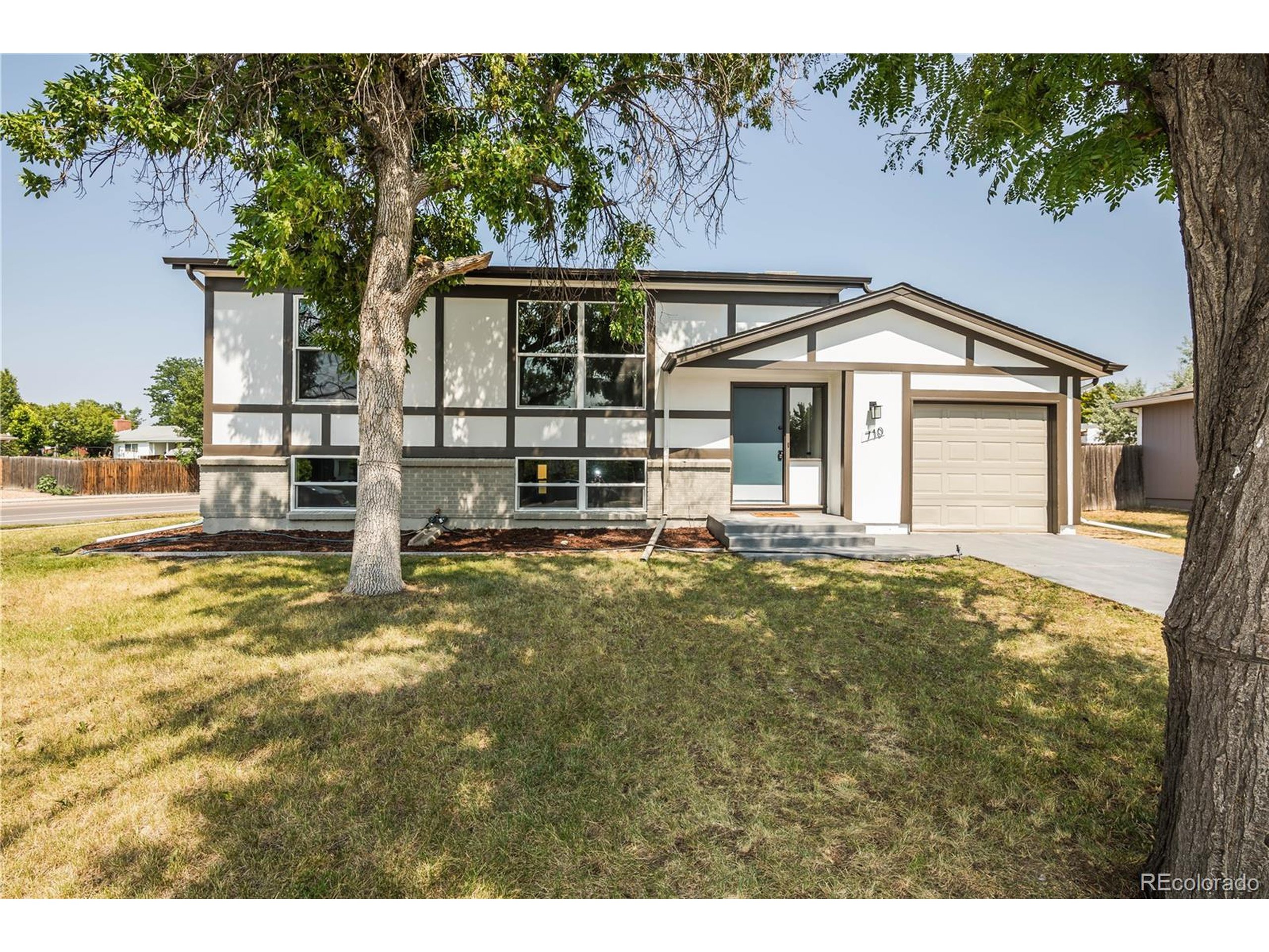 Oakland St, Aurora, CO 80012