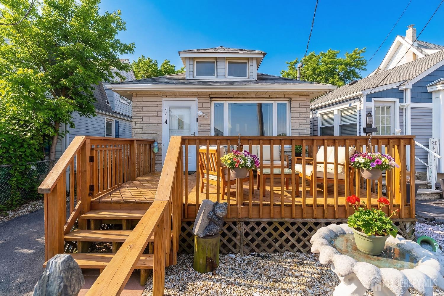 114 SHORELAND Cir  