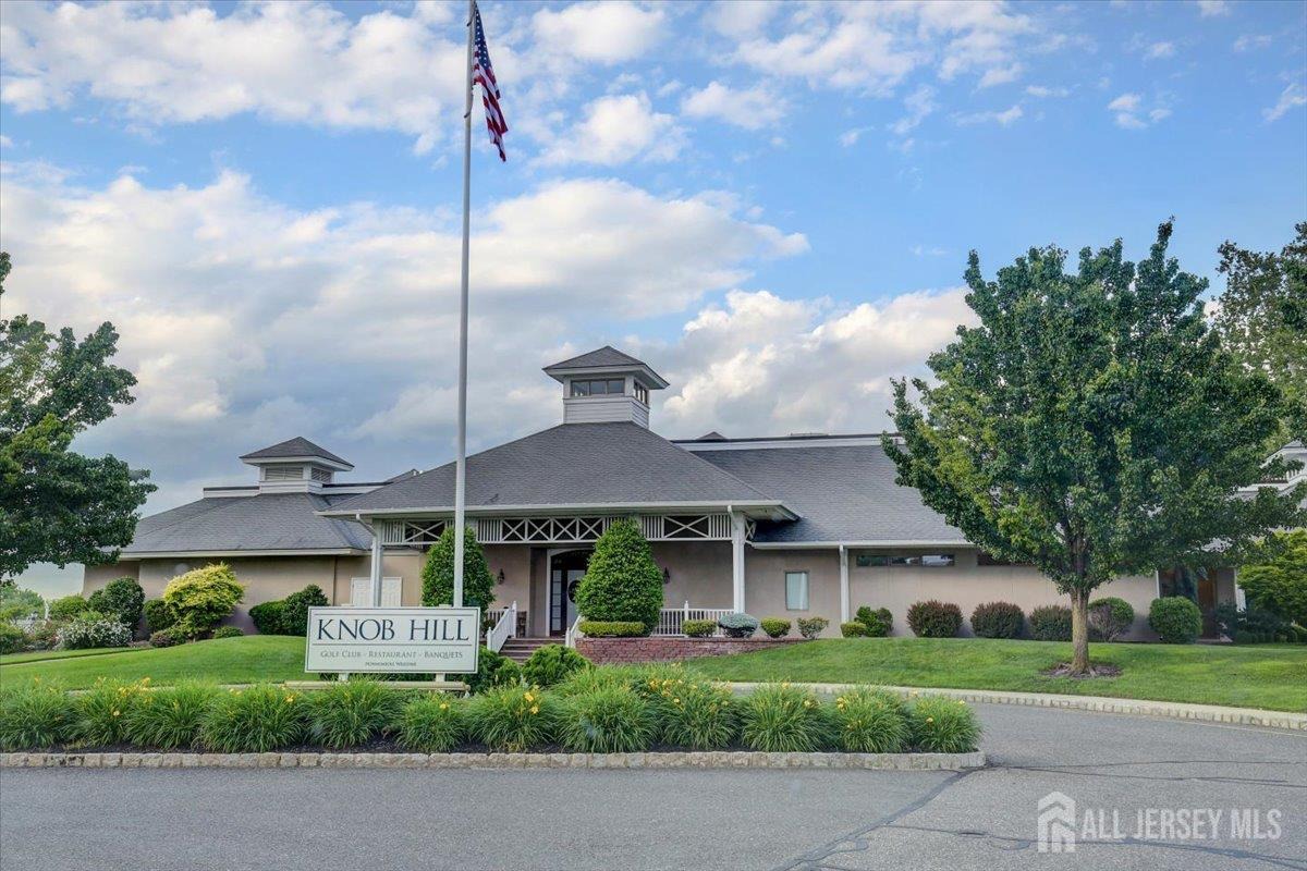Inverness Dr, Manalapan, NJ 07726