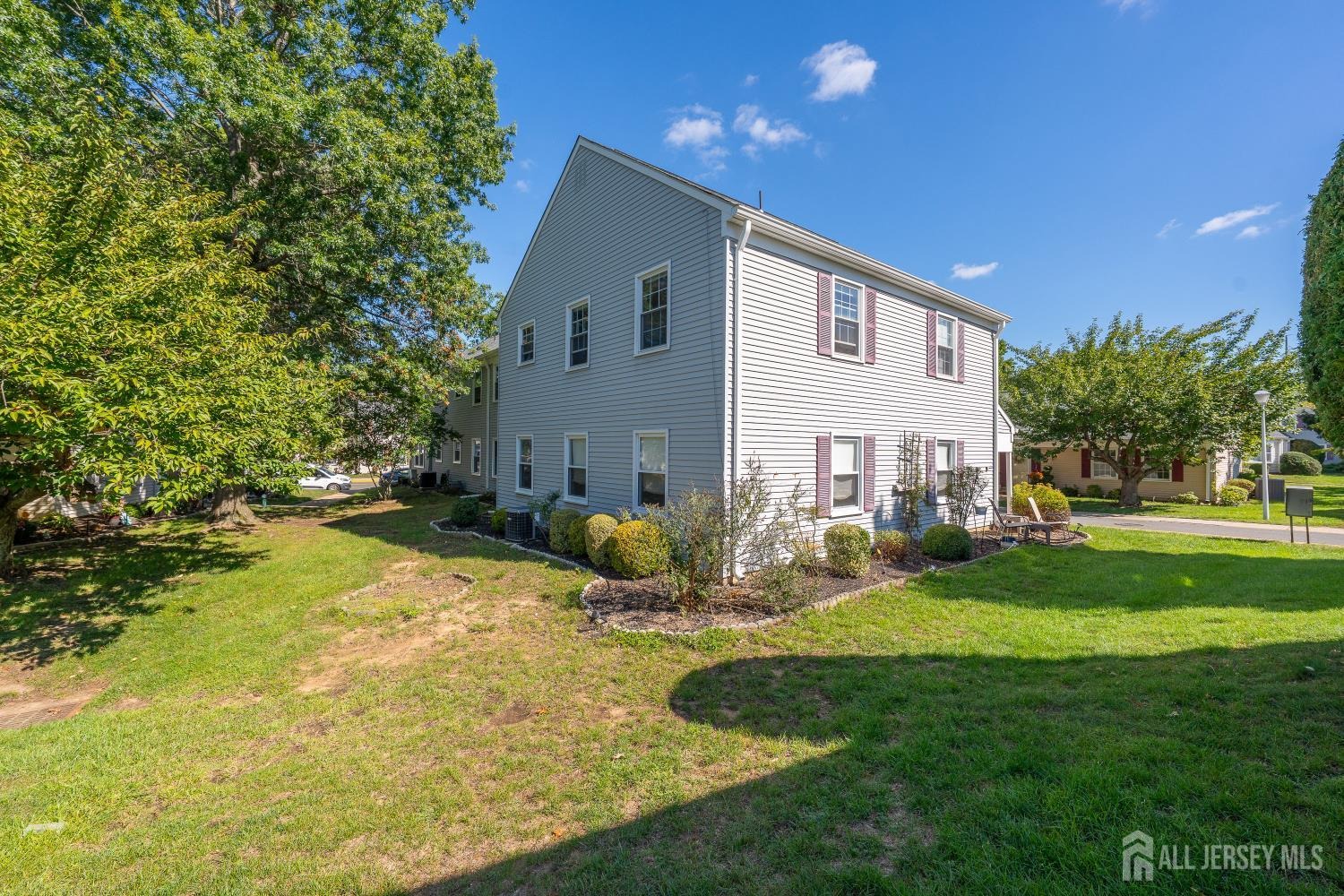 Oxford Ln, Monroe Township, NJ 08831