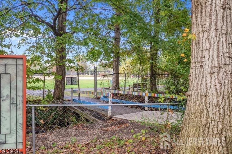Maple Ave, Dunellen, NJ 08812
