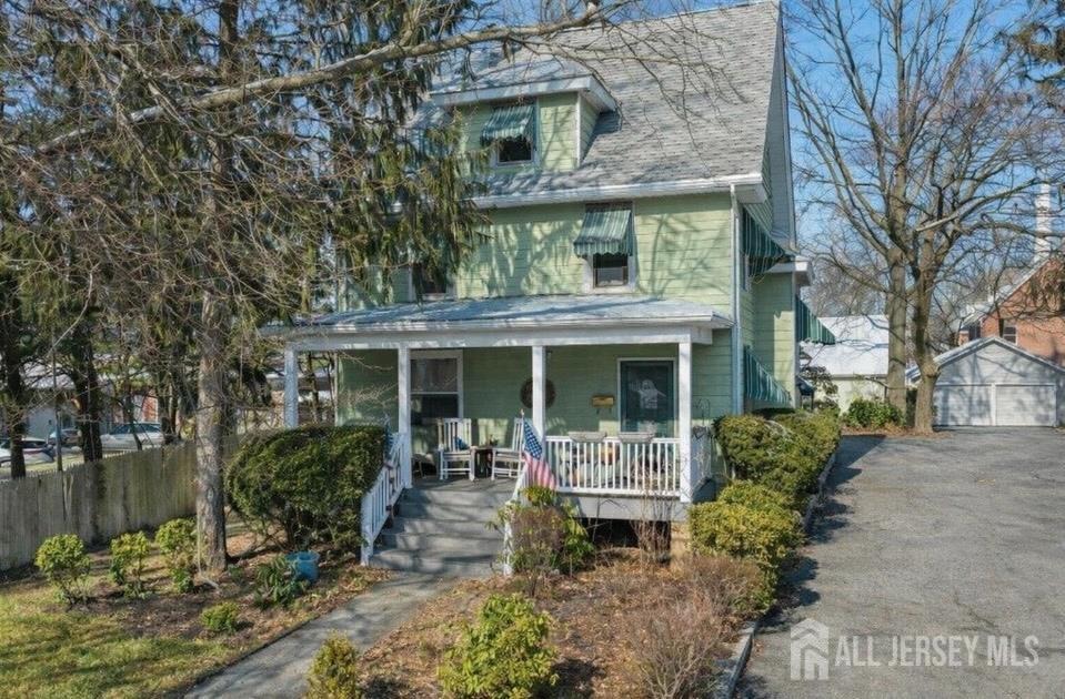 Clinton Pl, Metuchen, NJ 08840