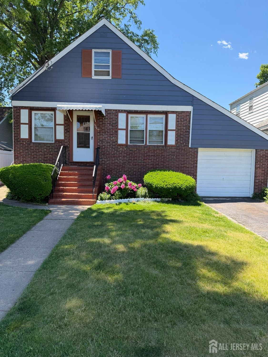 Chandler Ave, Roselle, NJ 07203