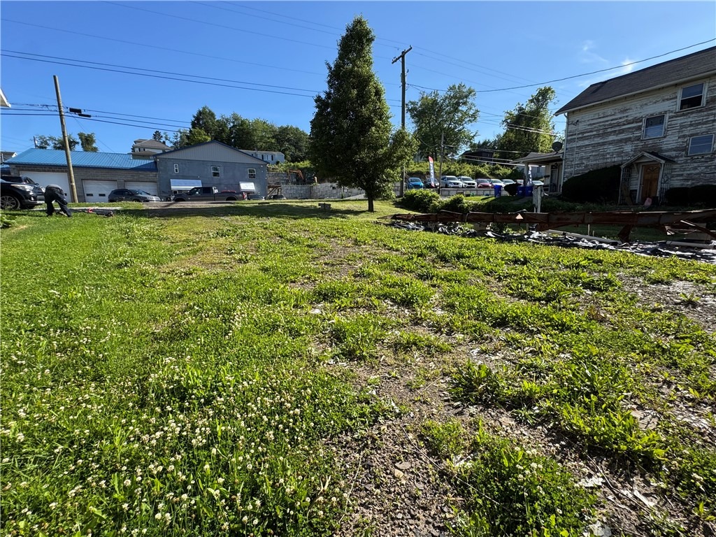 Gallatin Ave, Uniontown, PA 15401