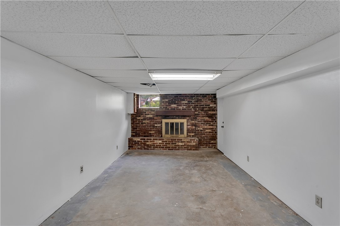 Don Dr, Irwin, PA 15642