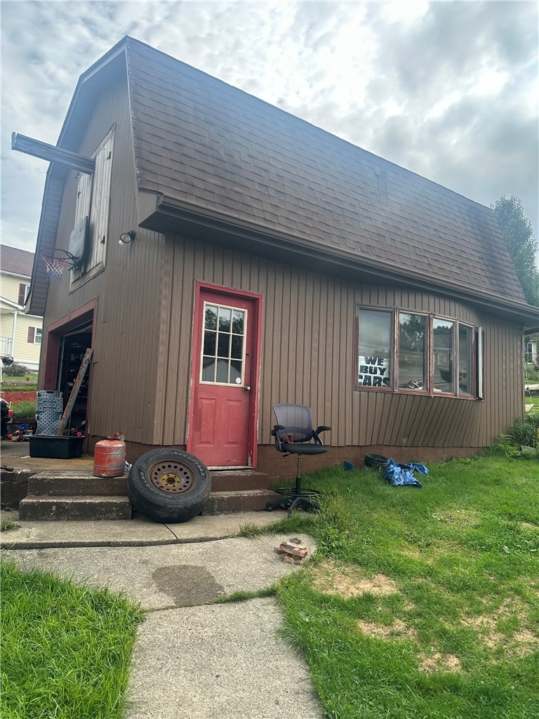 Ligonier St, Derry, PA 15627 #1
