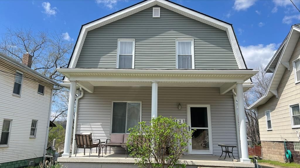 Argonne Dr, New Kensington, PA 15068