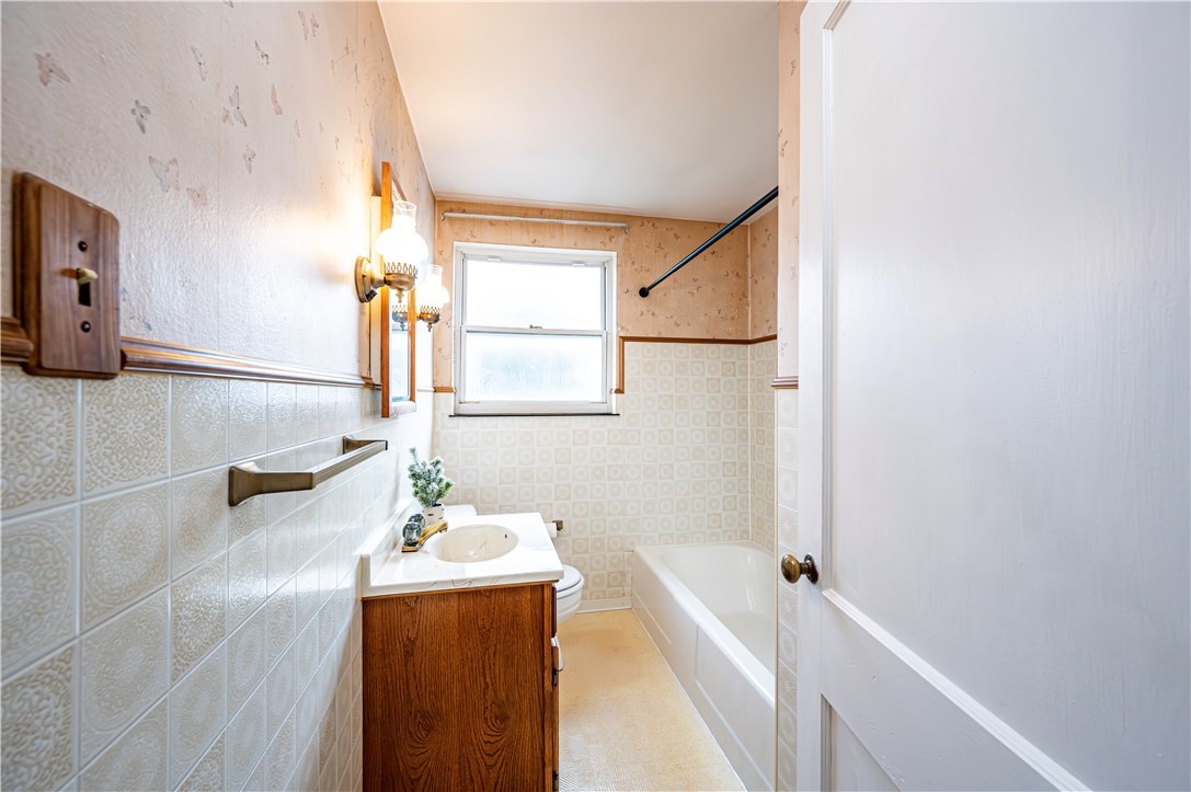 Mcarthur Dr, Greensburg, PA 15601