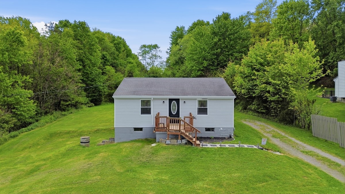 Pine Dr, Butler, PA 16002