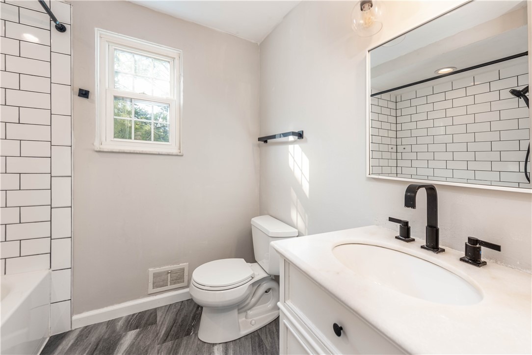 Pesavento Dr, Bridgeville, PA 15017