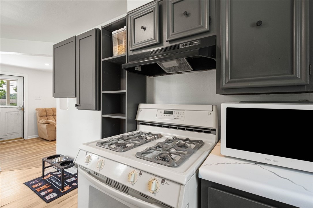 Becky Dr, Pittsburgh, PA 15236