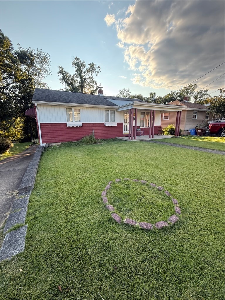 Violet Dr, New Kensington, PA 15068