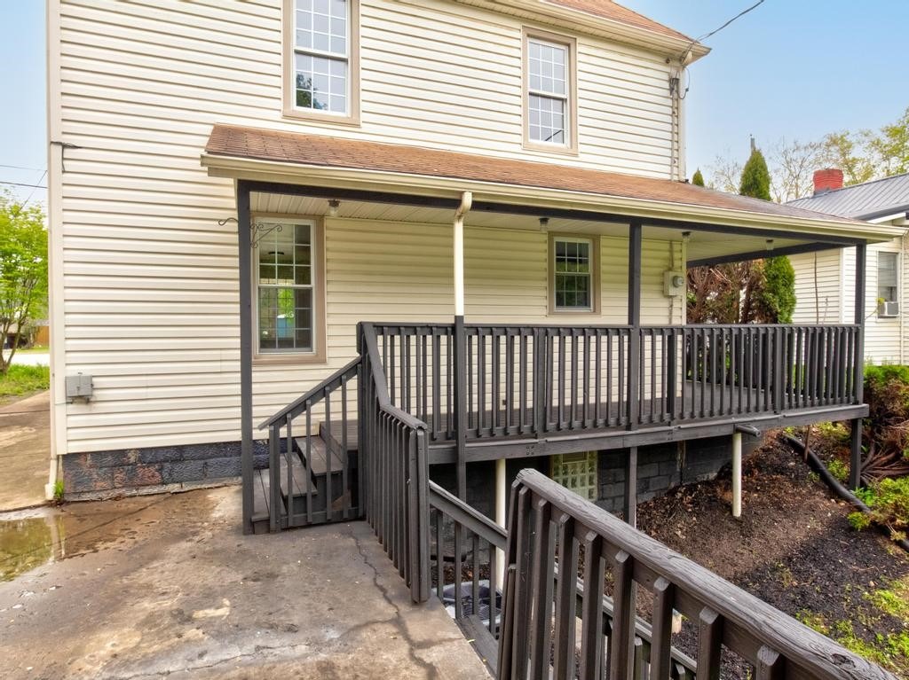 Mercer Rd, Ellwood City, PA 16117