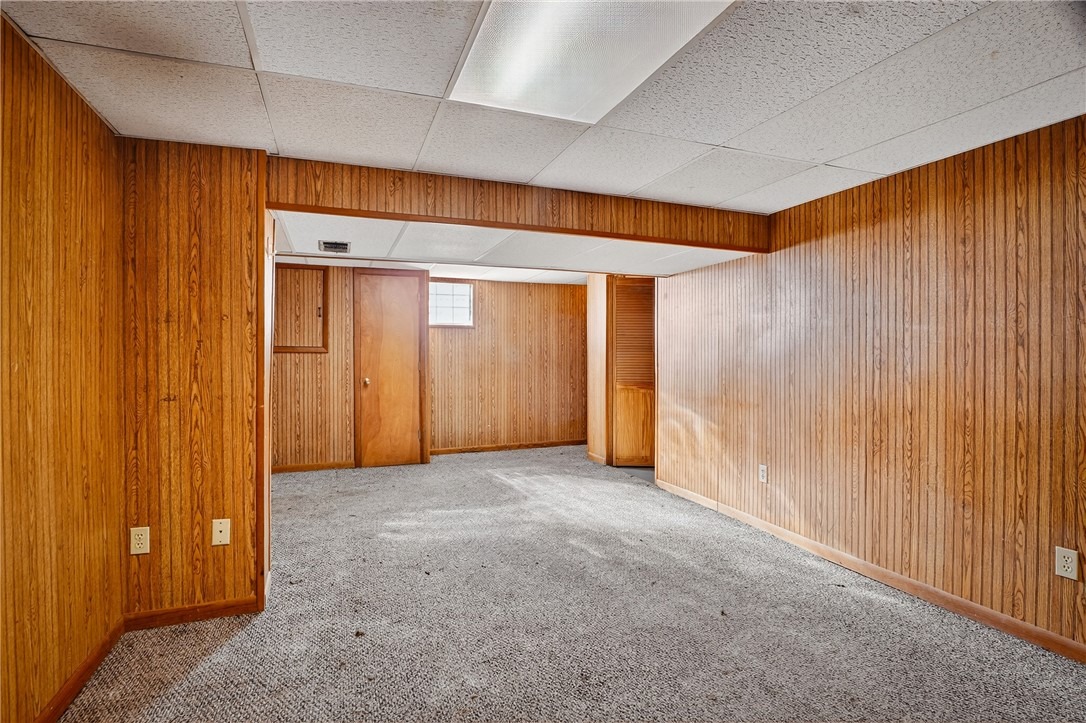 Alberta Dr, West Mifflin, PA 15122