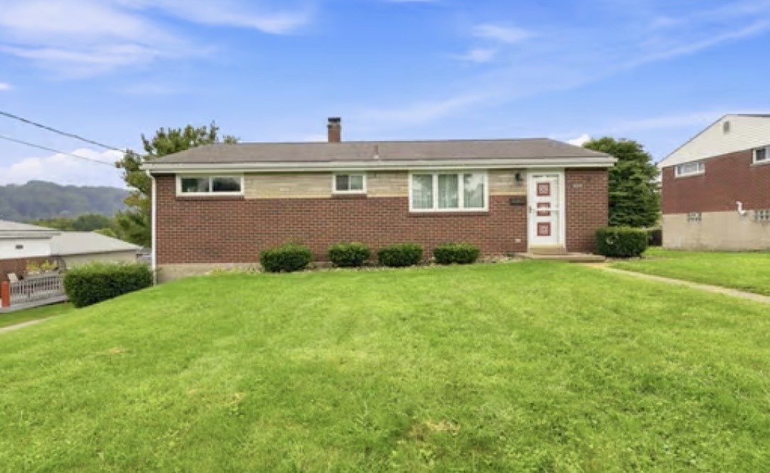 Mintwood Dr, New Kensington, PA 15068