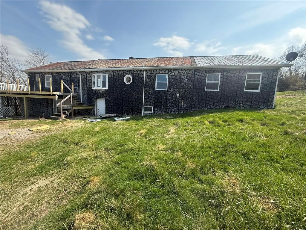 Emery Heights Rd, Masontown, PA 15461