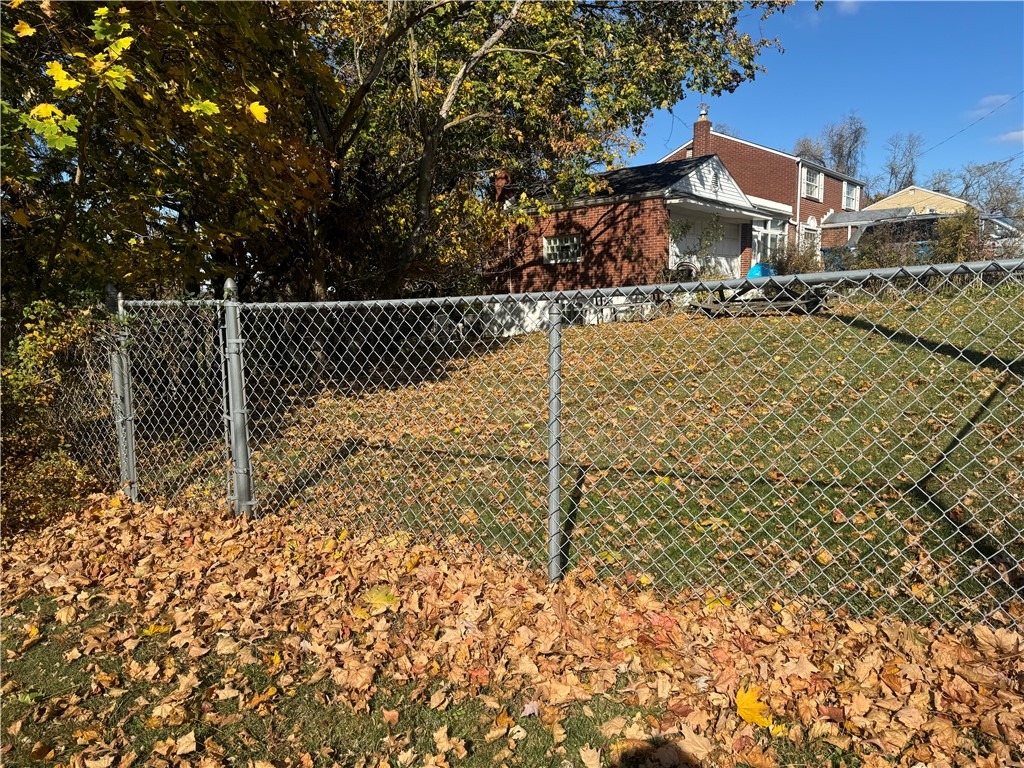 Chaske St, Verona, PA 15147