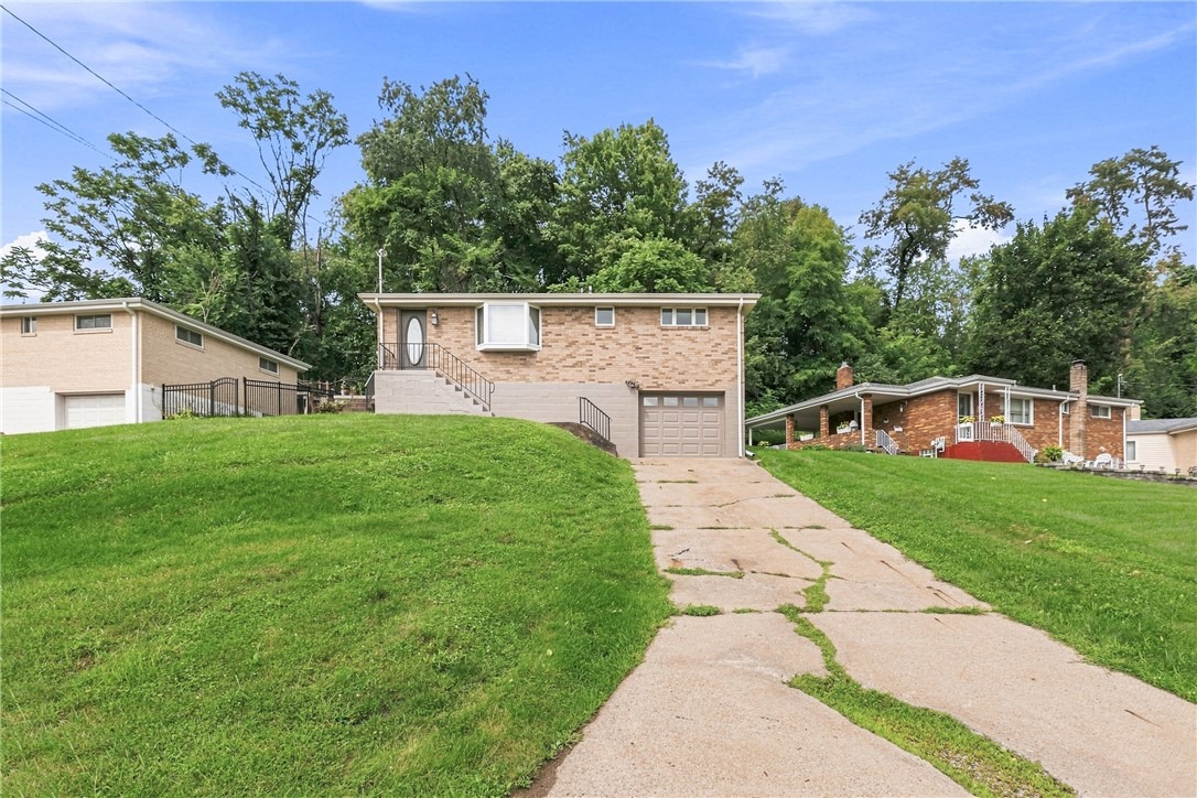 Thorncrest Dr, Mc Kees Rocks, PA 15136 #1