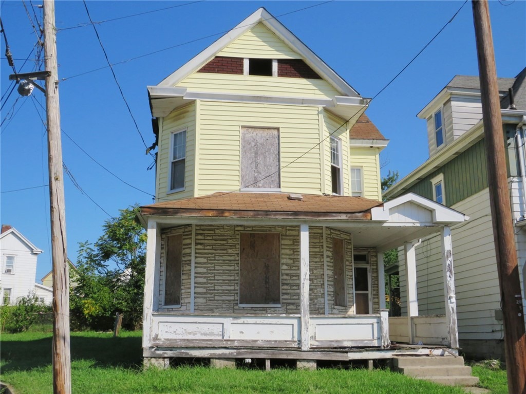 Fayette St, Washington, PA 15301