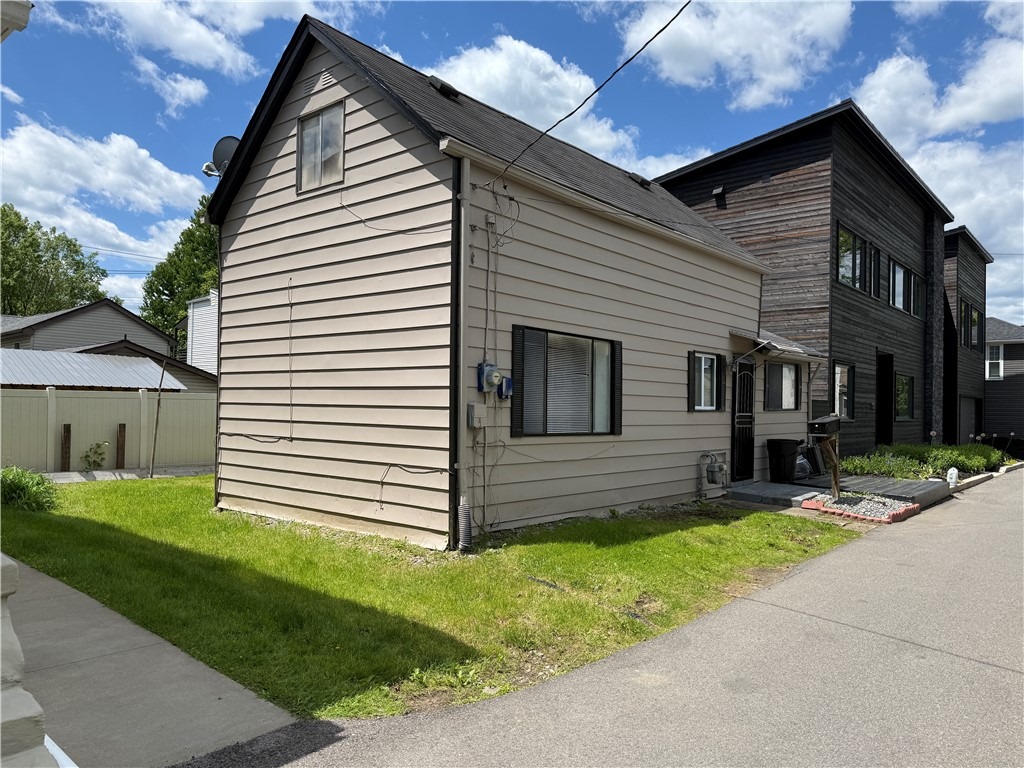 Sprott Way, Sewickley, PA 15143