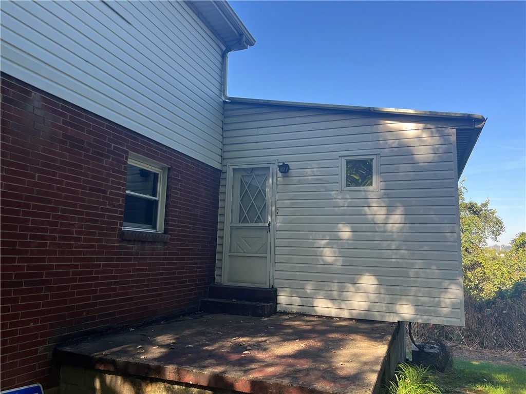 Ontario St, Glassport, PA 15045