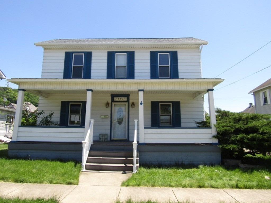 4th St, West Newton, PA 15089