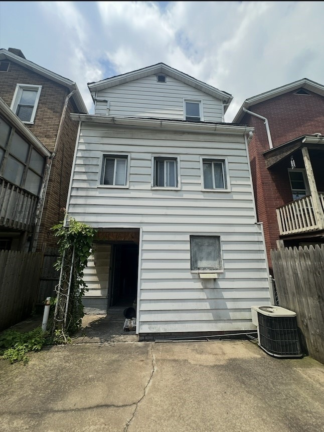 Ridge Ave, Braddock, PA 15104