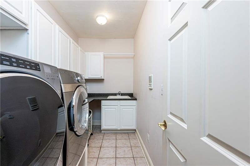 Woodhaven Dr, Jeannette, PA 15644