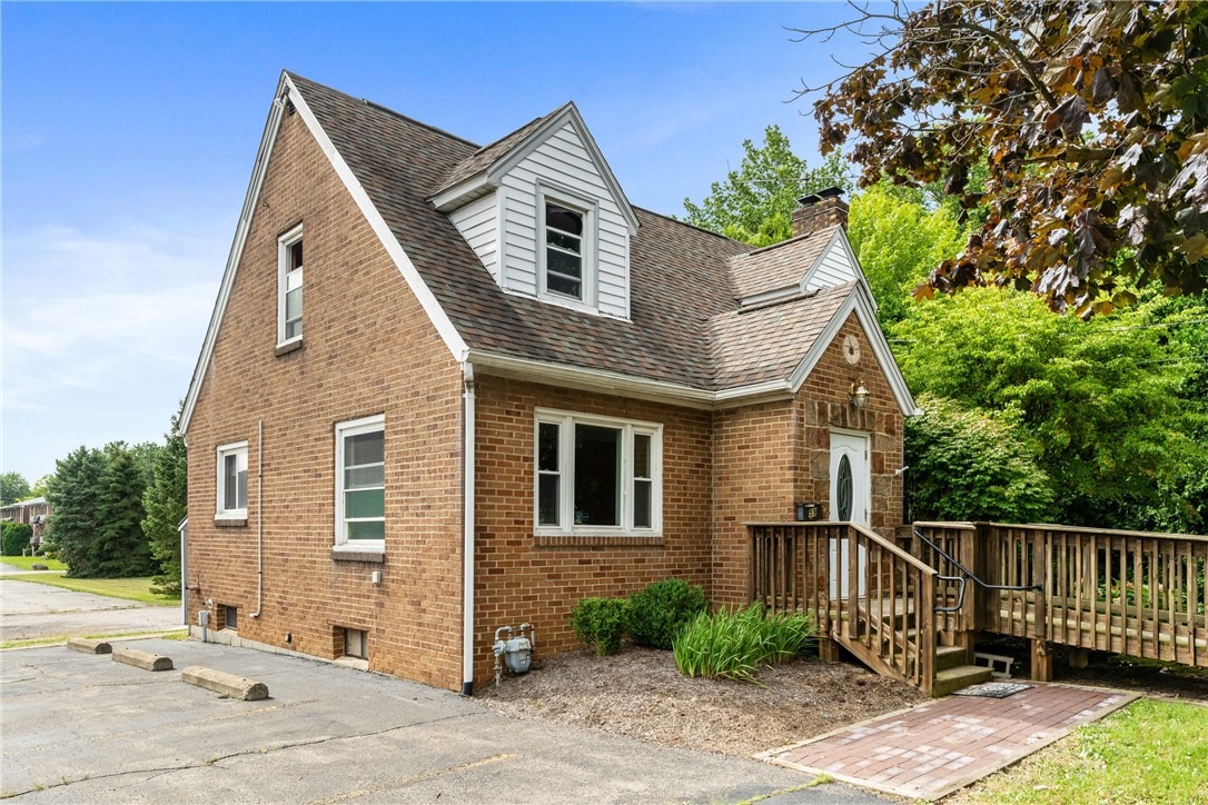 Crescent Dr, Hermitage, PA 16148