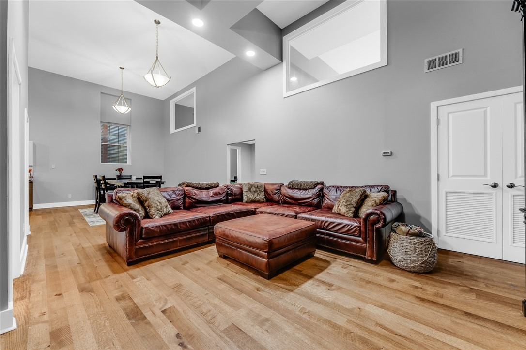 Walnut St, Bellevue, PA 15202