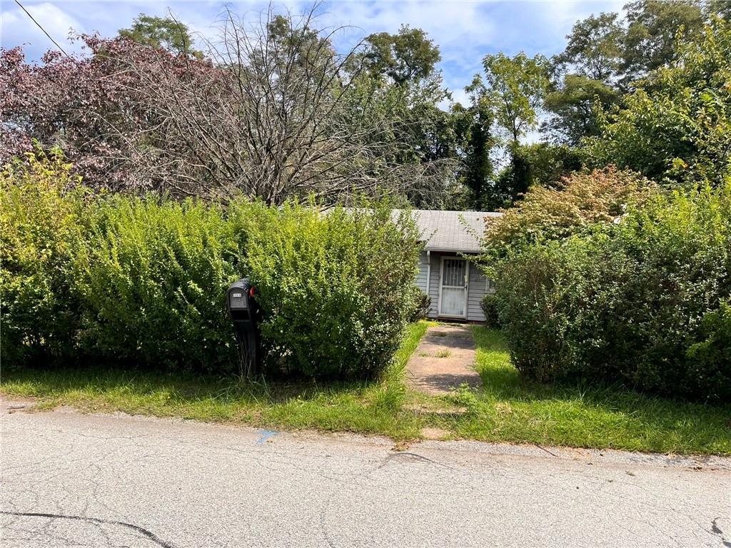 Carter Dr, North Versailles, PA 15137