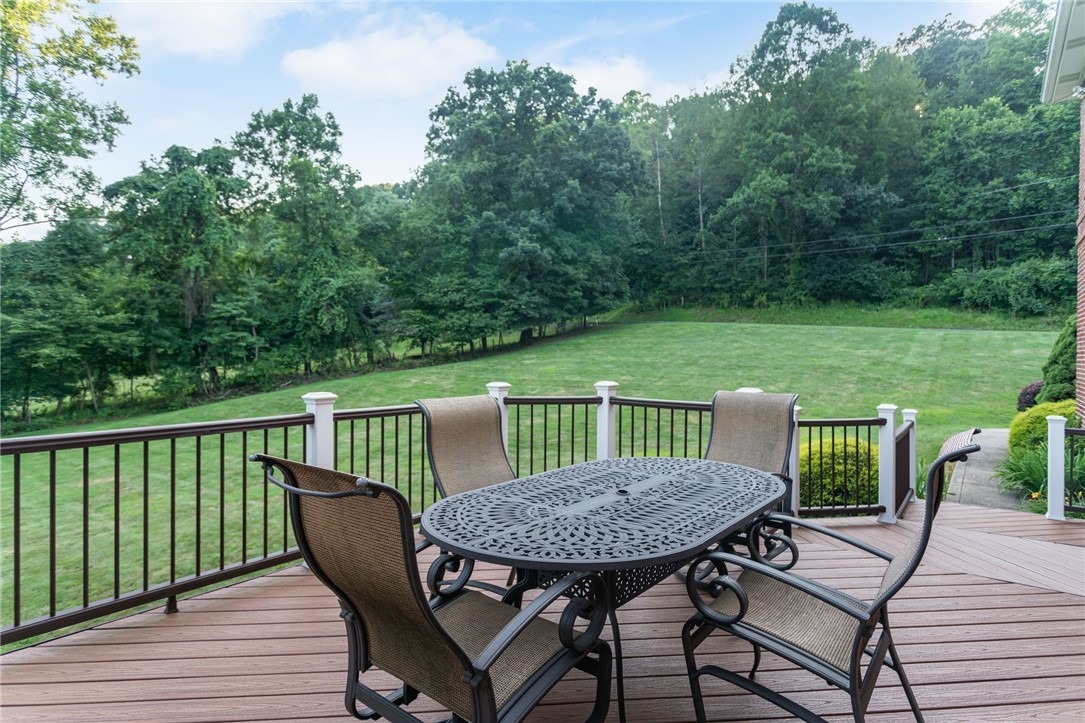Lashan Dr, Murrysville, PA 15668