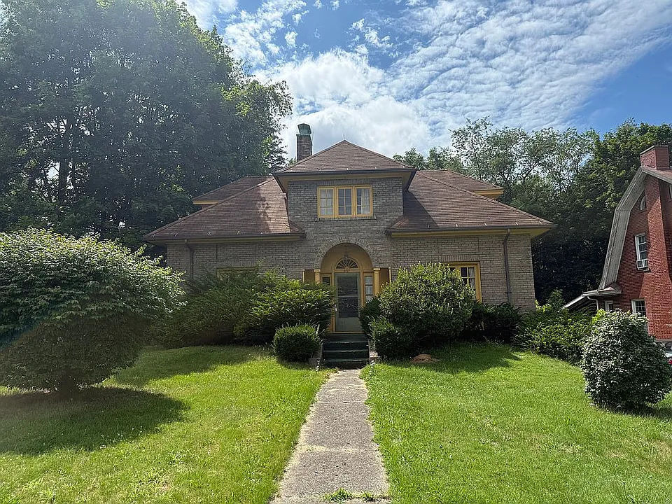 Jefferson St, New Castle, PA 16101