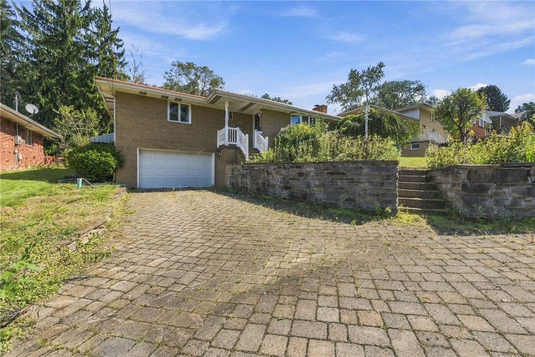 Locust St, Greensburg, PA 15601