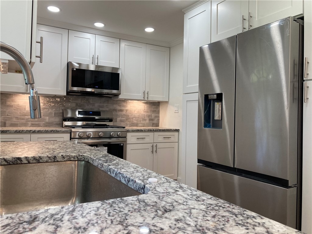 Lindsay Rd, Carnegie, PA 15106