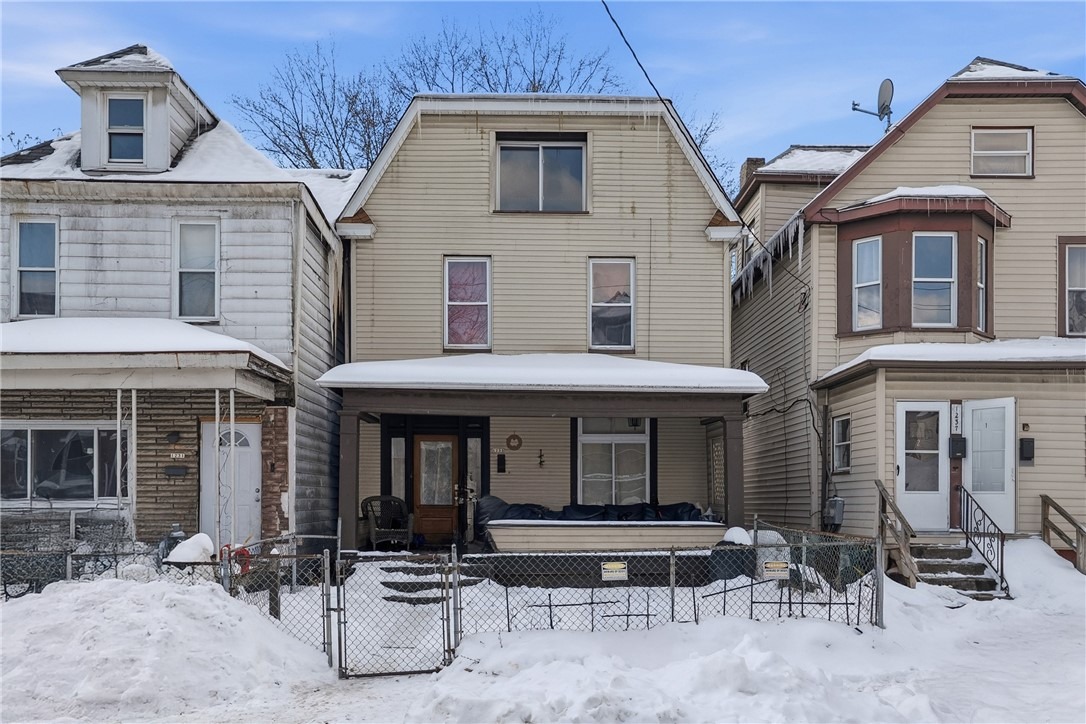 Kenneth Ave, New Kensington, PA 15068