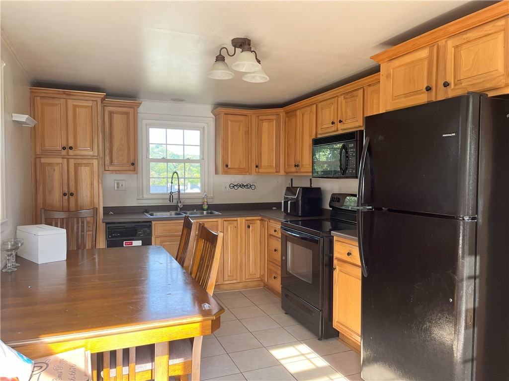 3rd St, Jeannette, PA 15644
