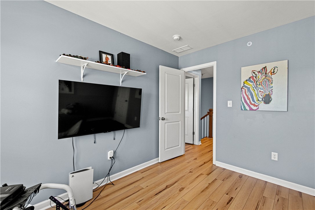 Hastings Cres, Bridgeville, PA 15017